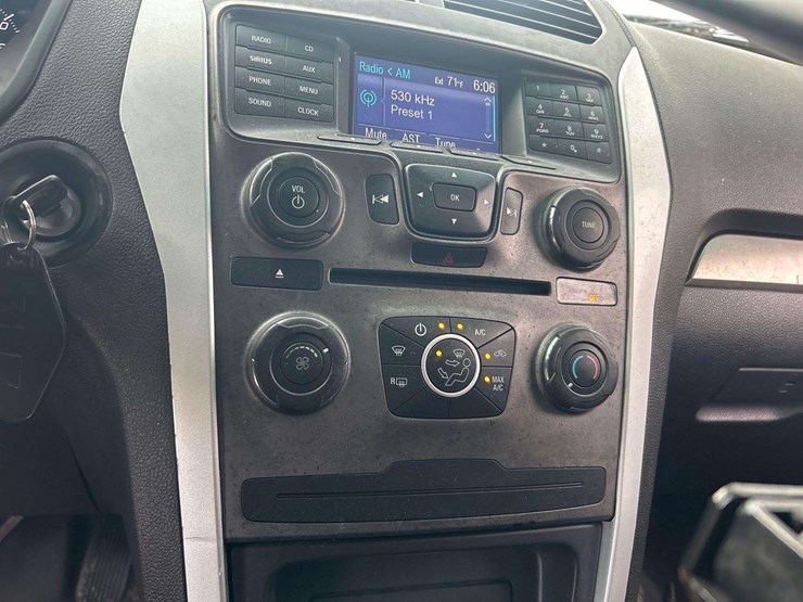 2014-ford-explorer-image-15