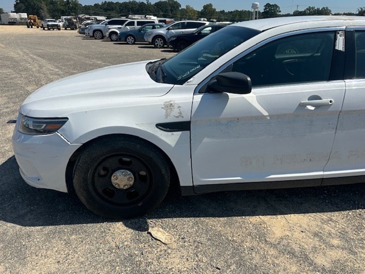 #23002-•-2017-ford-taurus-image-17