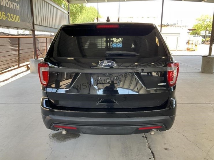2017-ford-explorer-image-6