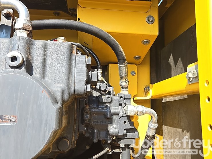 2021-komatsu-pc490-lc-11-image-48