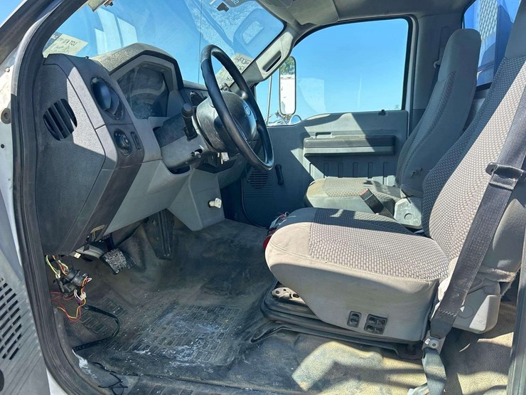 2013-ford-f650-image-11