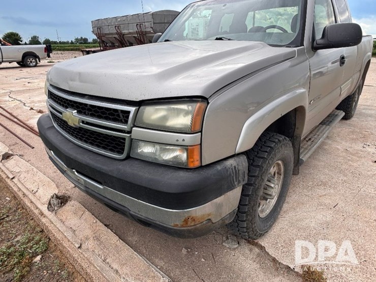 2006-chevrolet-2500hd-image-19