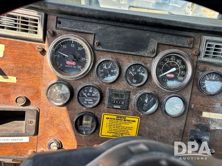 1999-peterbilt-385-image-70