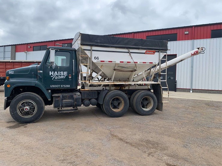 1988-international-dry-fertilizer-truck-image-1