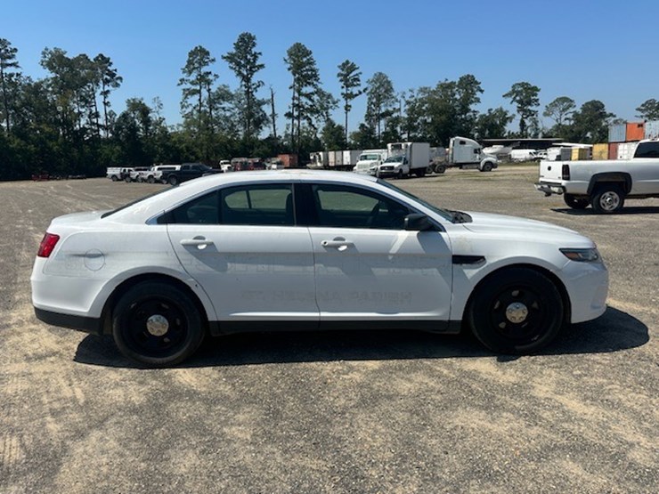 #23002-•-2017-ford-taurus-image-8