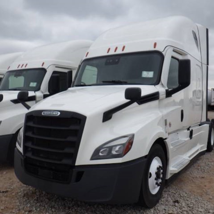 2020 FREIGHTLINER CASCADIA 126