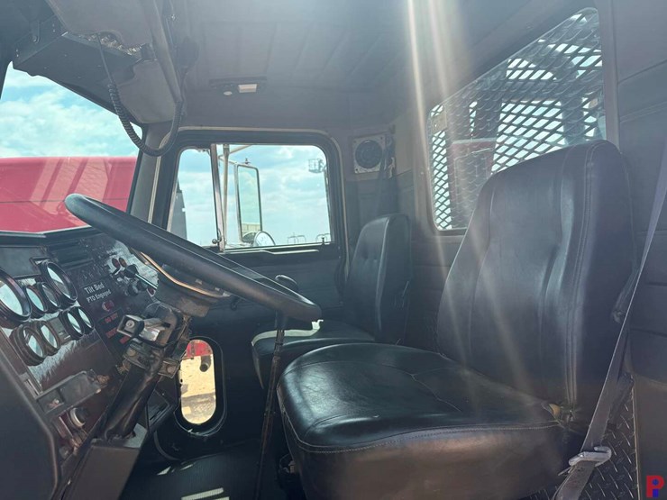 1992-peterbilt-357-image-13