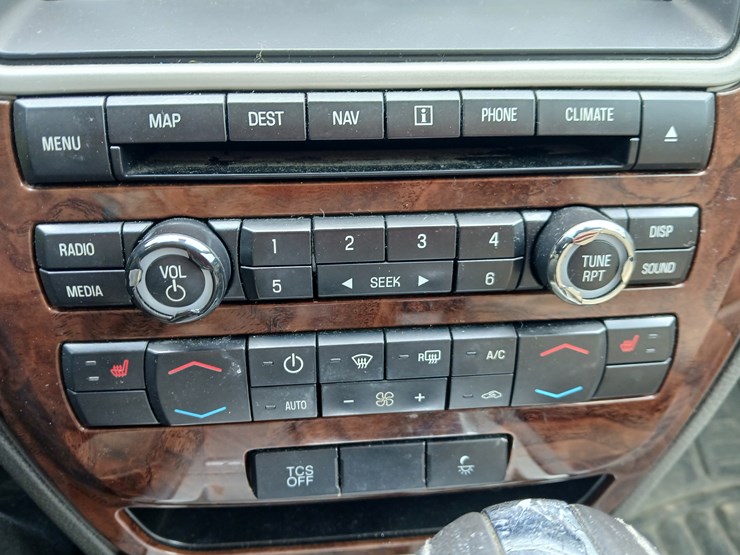 #20656-•-2012-ford-fusion-passenger-car-image-36