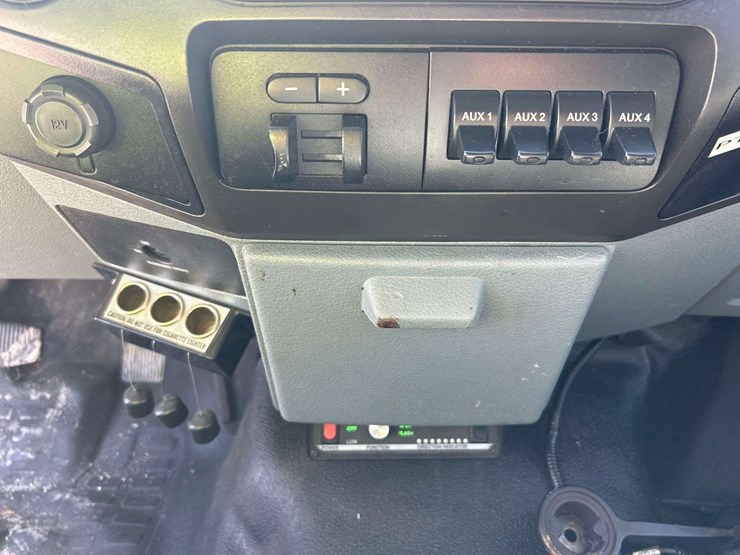 2016-ford-f550-image-18