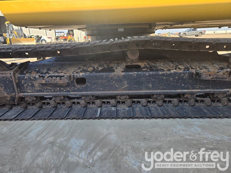 2022-deere-130g-image-16