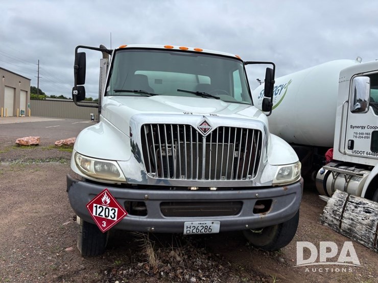2002-international-durastar-4400-image-13
