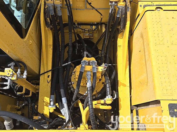 2019-komatsu-pc360-lc-11-image-37