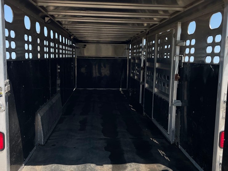 2014-wilson-livestock-trailer-image-25