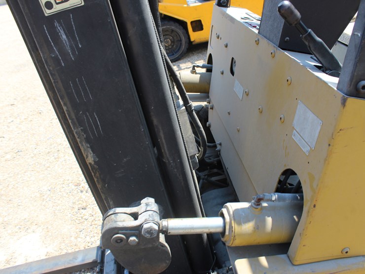 #22907-•-yale-gp050-forklift-image-5