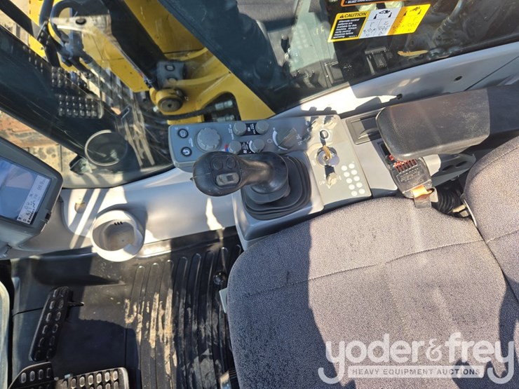 2022-deere-130g-image-78