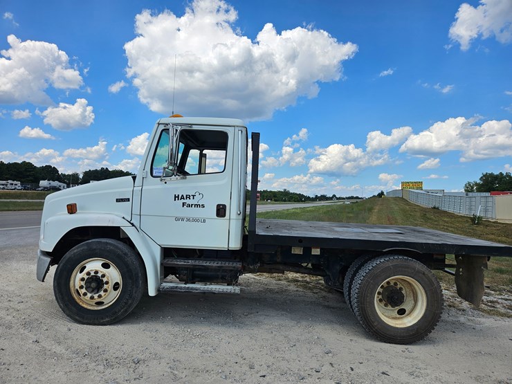 2002-freightliner-fl70-image-6