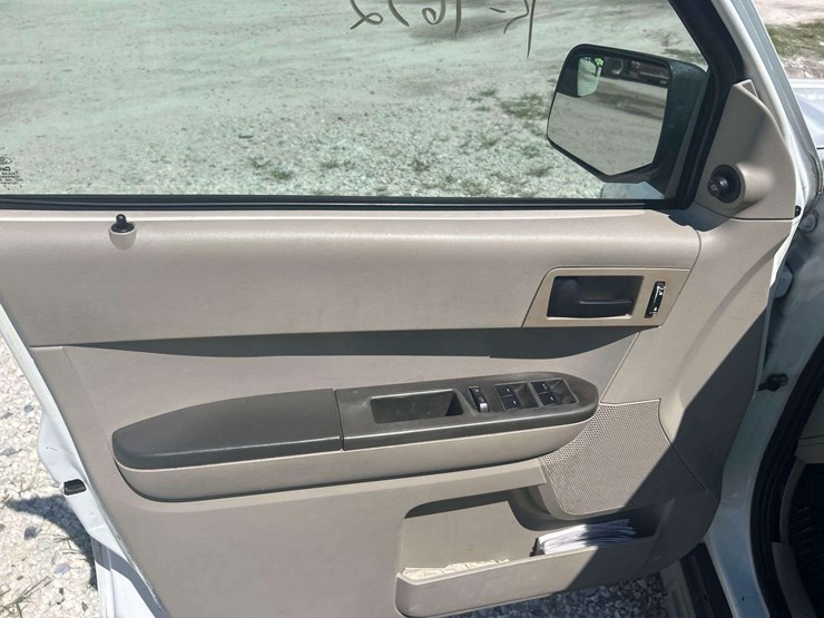 2012-ford-escape-xls-image-13