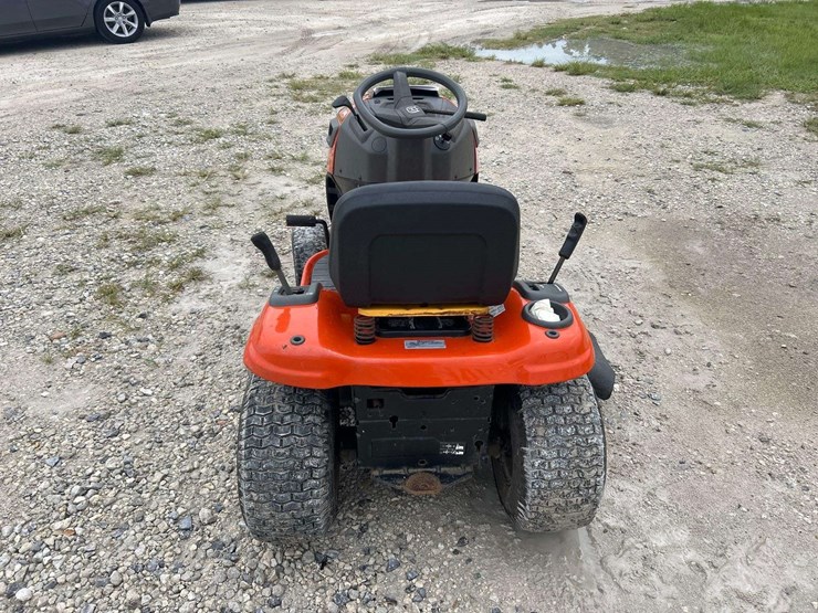 husqvarna-yth18542-42in-riding-mower-image-16