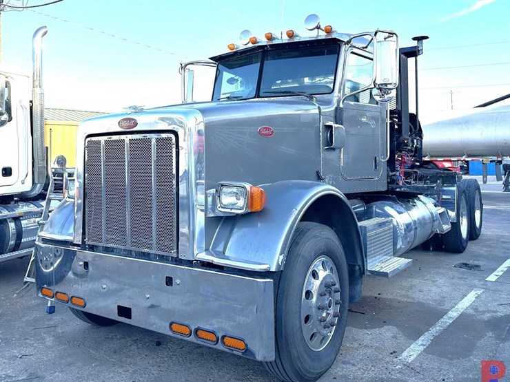 2012-peterbilt-367-image-1