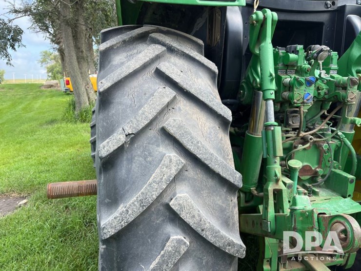 2014-john-deere-6140r-image-38