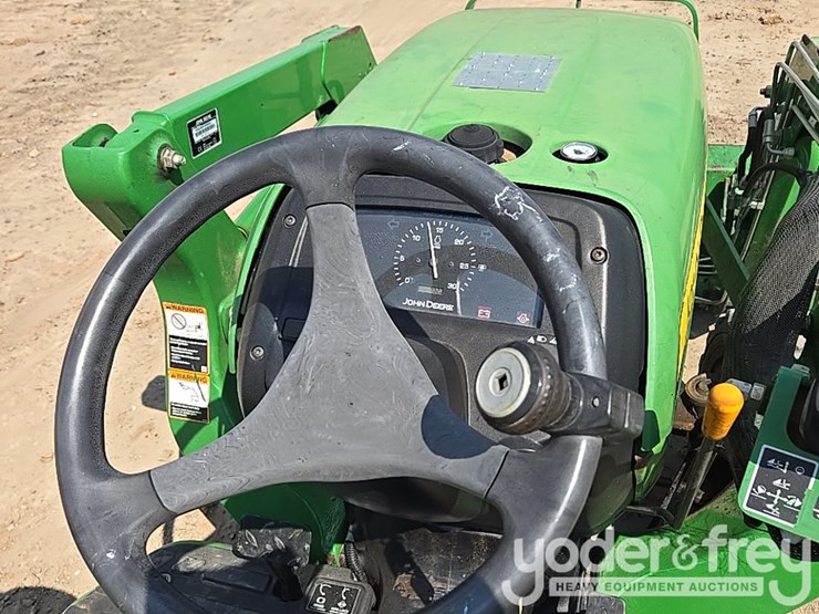 2009-john-deere-3038e-image-42