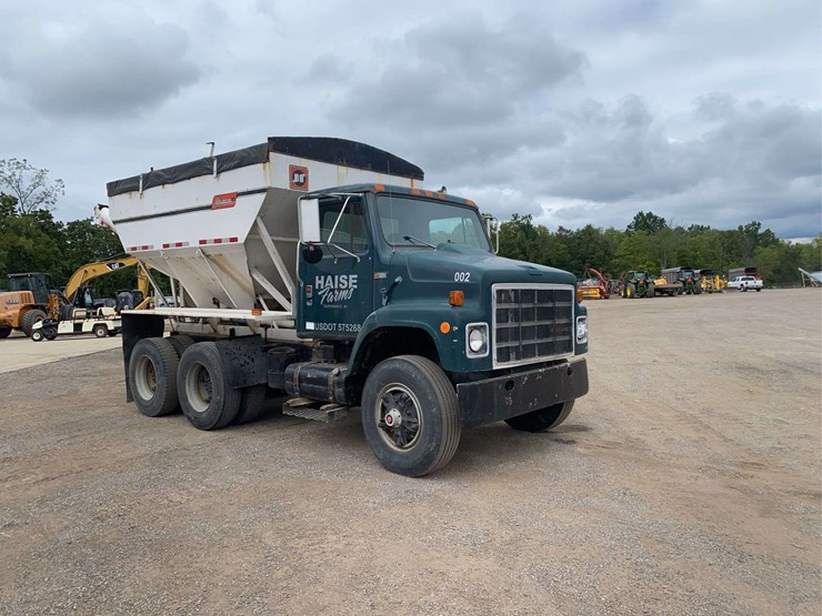 1988-international-dry-fertilizer-truck-image-4