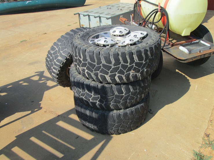 #52-•-#26826-•-lot-of-(4)-cooper-285/65r18-tires-&-ford-wheels-image-3