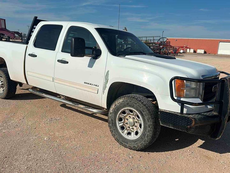 2011-gmc-sierra-2500-image-3