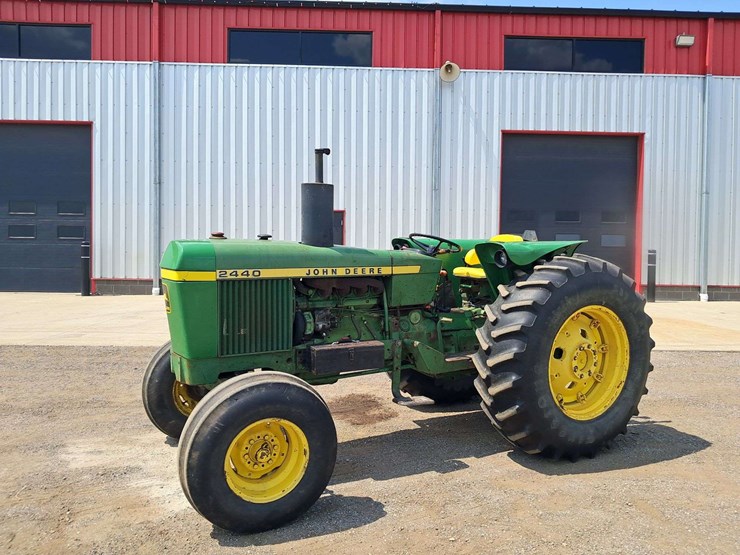 1979-john-deere-2440-image-1