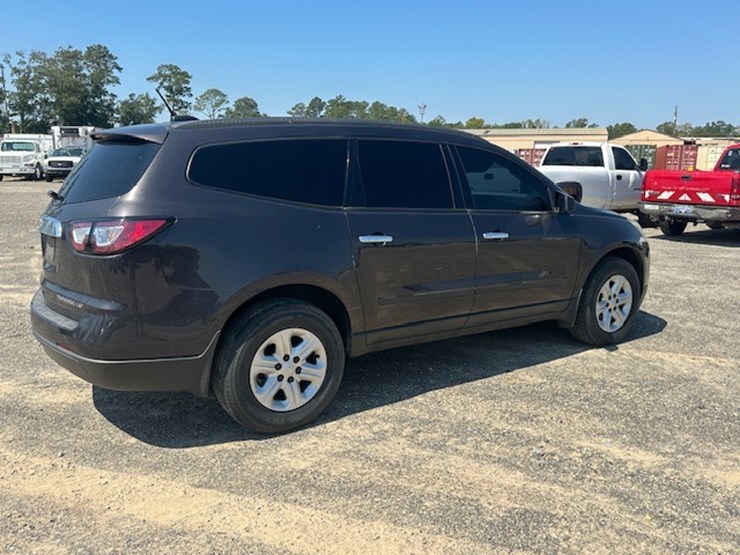 2016-chevrolet-traverse-ls-image-3