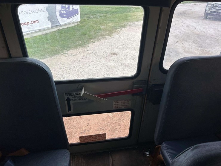2004-ic-corporation-3000ic-school-bus-image-15