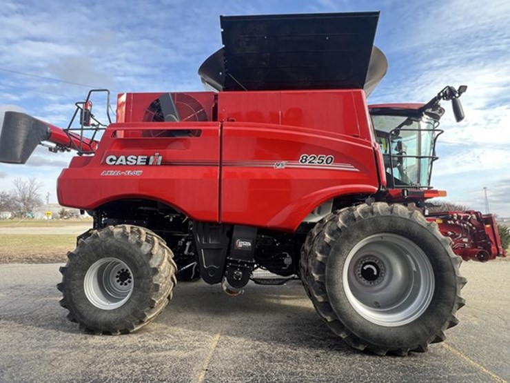 2022-case-ih-8250-image-9