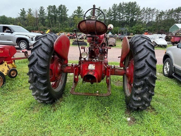 farmall-m-tractor-image-7