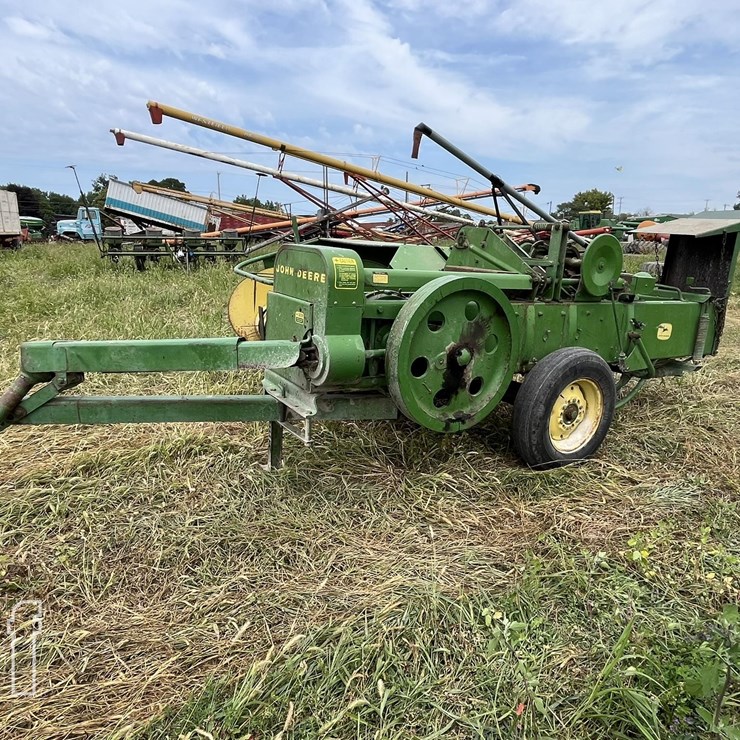 JOHN DEERE 24T