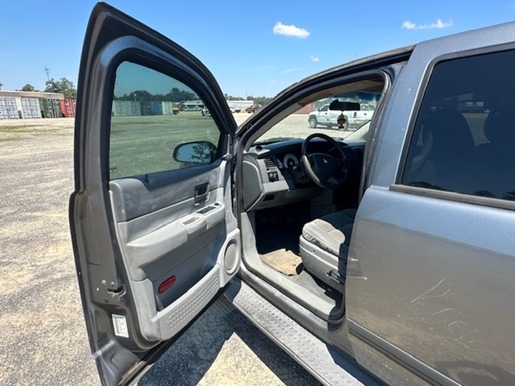 2005-dodge-durango-image-39