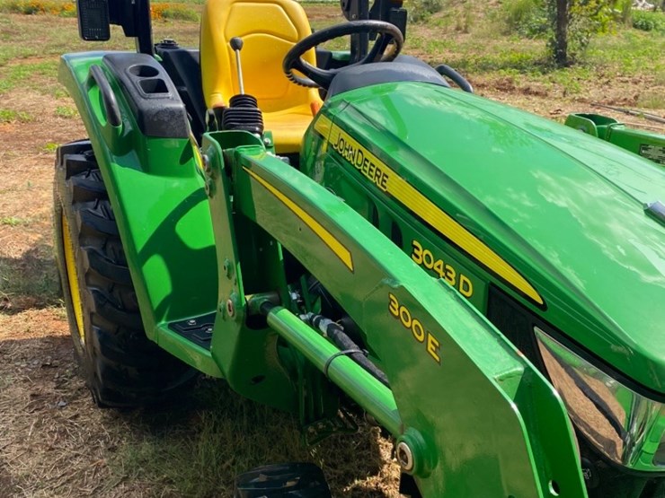 2023-john-deere-3043d-image-3