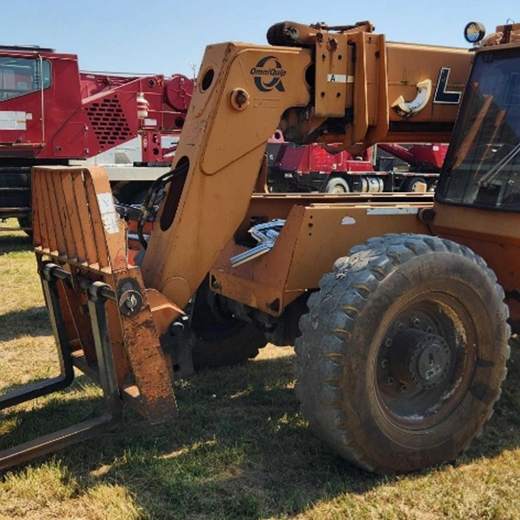 2001 Lull Highlander 844C42 telescoping 8000# lift. Serial number 01W21P223795. Cummins diesel