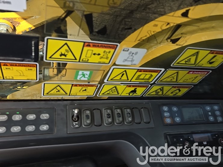 2021-caterpillar-349-image-80