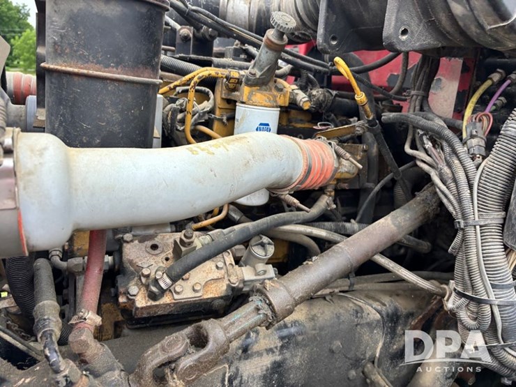 2002-peterbilt-330-image-32