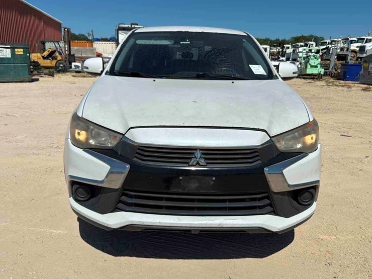 2016-mitsubishi-outlander-image-2