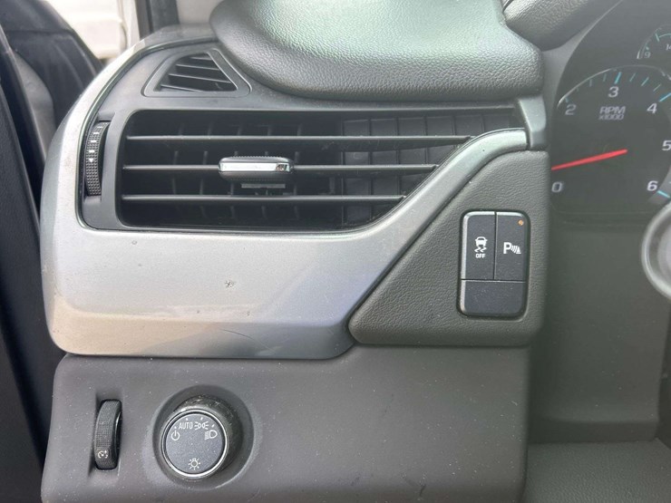2018-chevrolet-tahoe-image-15