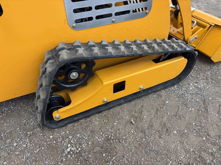 sdll30-stand-on-skid-loader-image-6