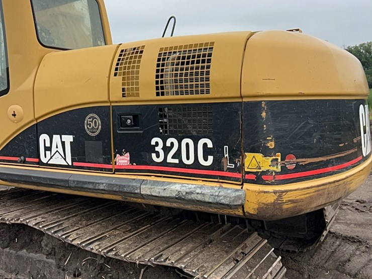 caterpillar-320-image-30