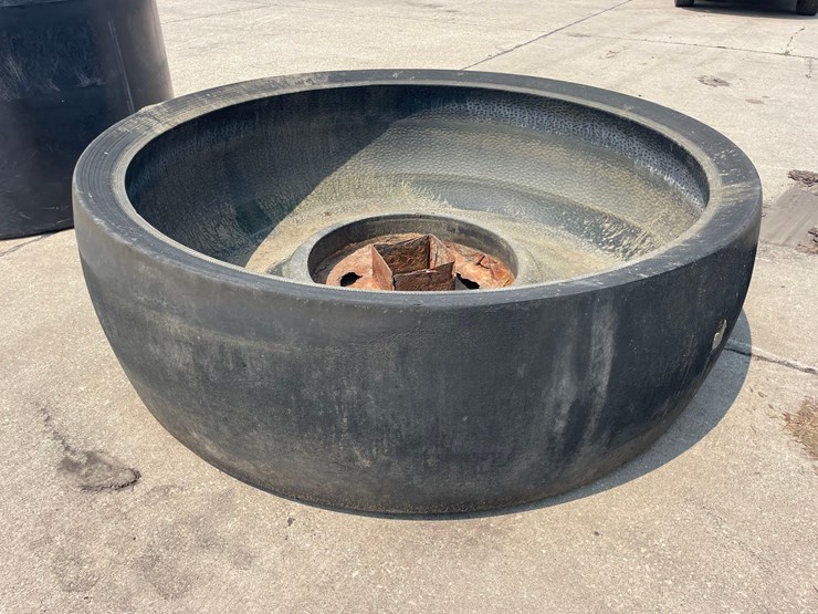 7ft-round-tire-feeder-image-1