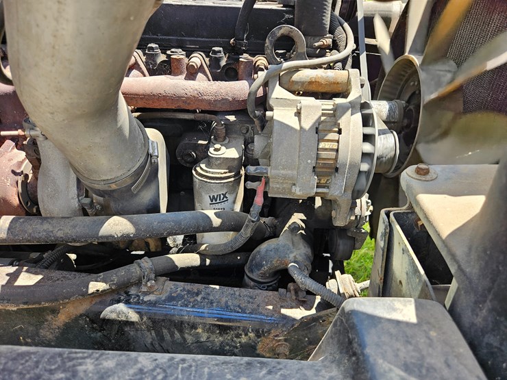 2000-freightliner-fl60-image-50