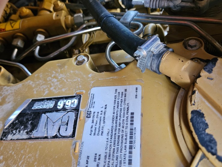 2014-caterpillar-953d-image-36