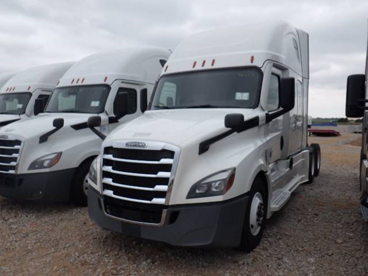 2022-freightliner-cascadia-126-image-1