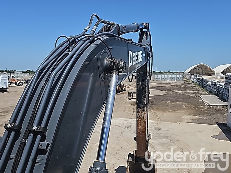 2019-deere-210g-image-31