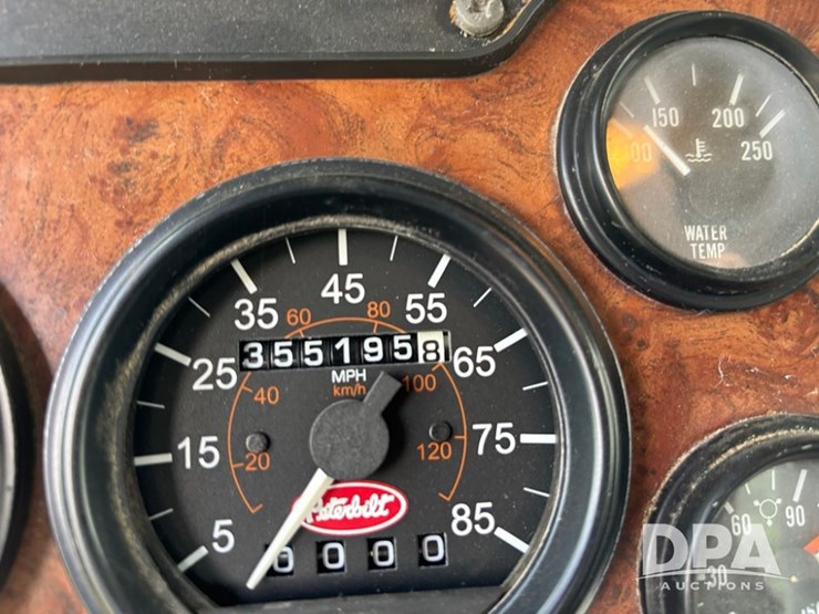 2002-peterbilt-379-image-72