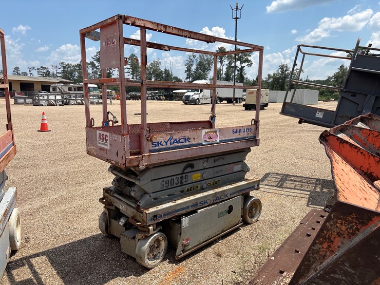 #22749-•-electric-sky-jack-scissor-lift/parts-or-repair-only-image-6